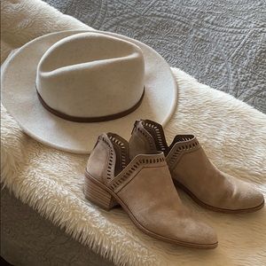 LIKE NEW! Ankle boots